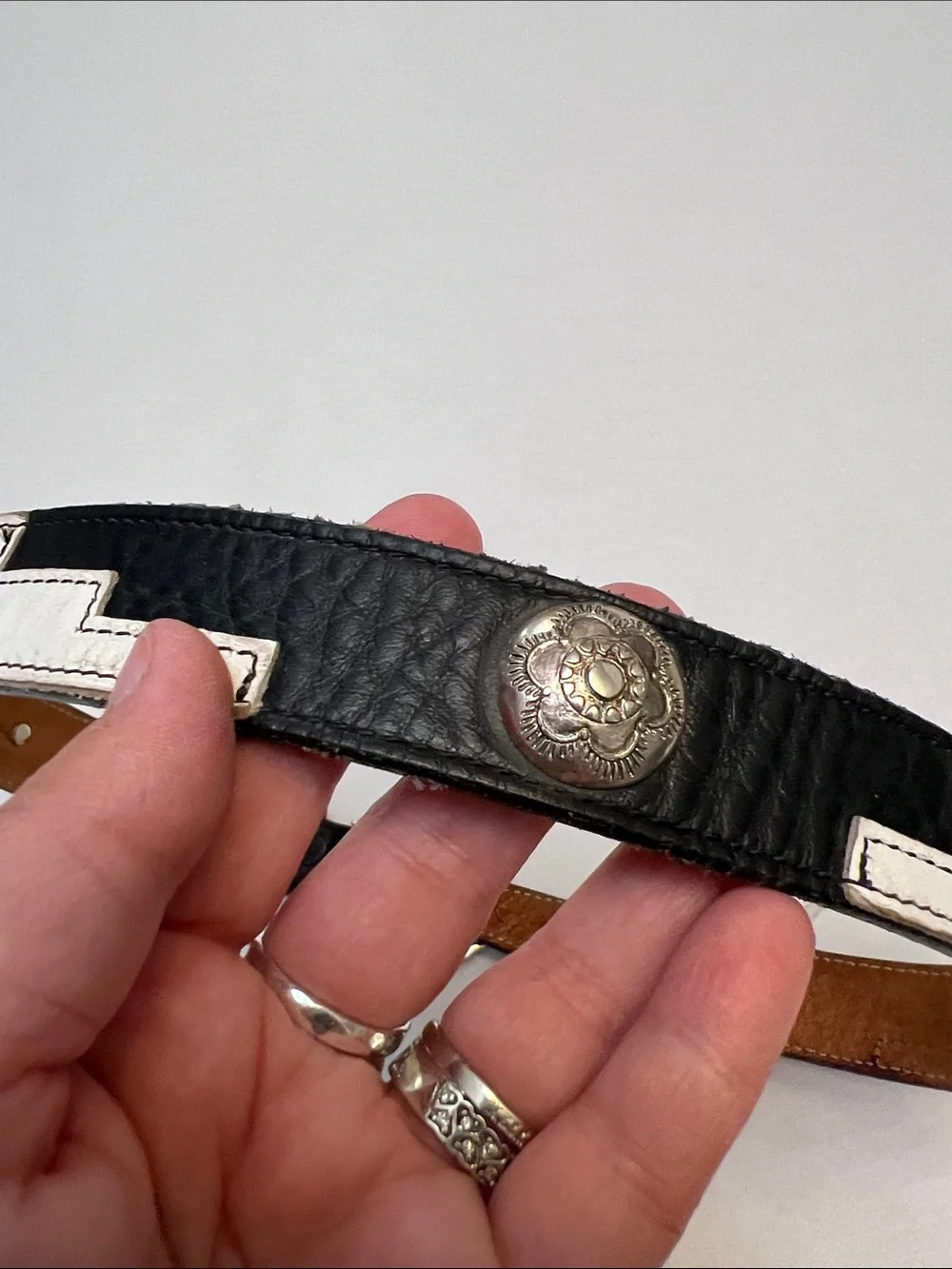 JUSTIN VINTAGE BLACK & WHITE LEATHER BELT AZTEC WITH SILVER  CONCHOS SIZE 28
